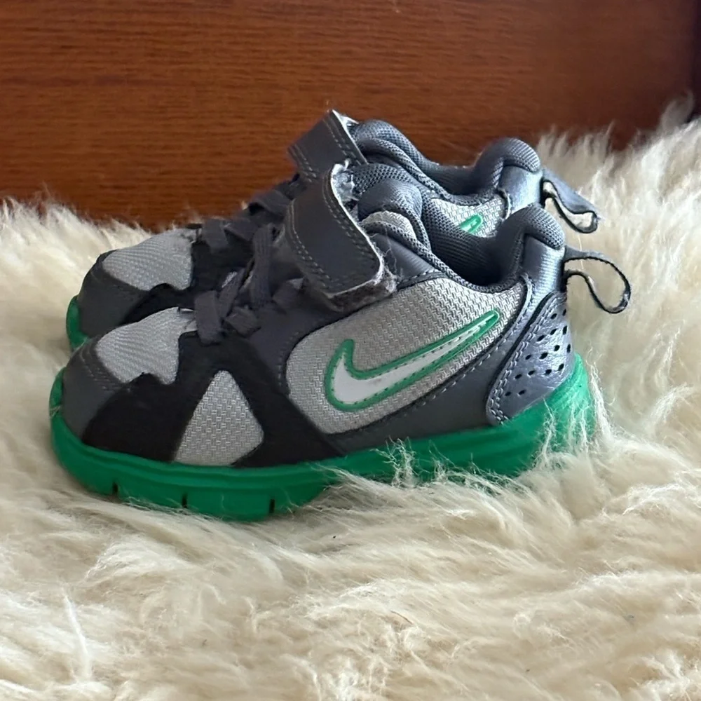 Nike Kids Fusion ST 2 Hook and Loop Hard Sole Sneakers